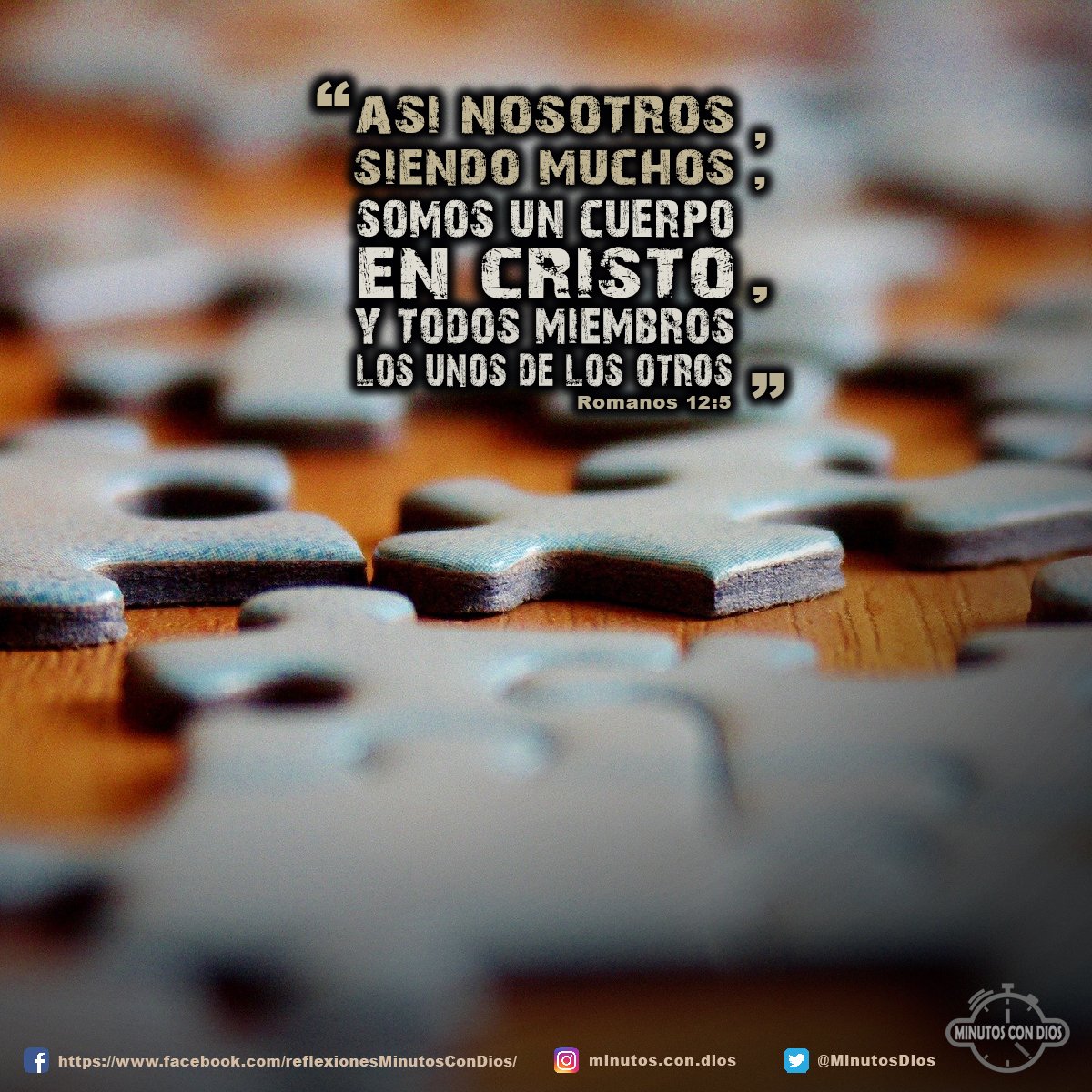 así nosotros, siendo muchos, somos un cuerpo en Cristo, y todos miembros los unos de los otros Romanos 12:5 RVR1960 #SomosElCuerpoDeCristo, #ComunionEntreHermanos, #MinutosConDios, #ReflexionesDiarias